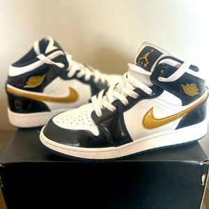 Air Jordan 1 Mid Patent SE ‘Black Gold’ - Size 6.5Y
